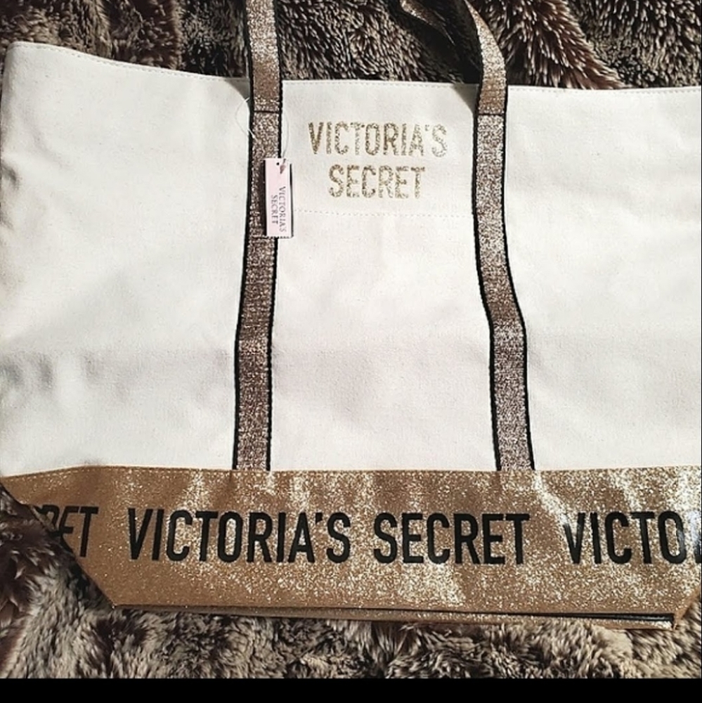 BRAND NEW VICTORIA SECRET SHOULDER  BAG